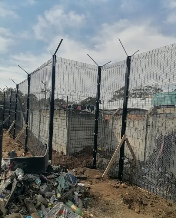 Mesh on top of existing walls by Ngubane Contractors