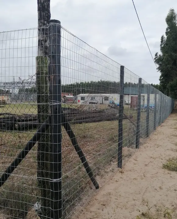 Wire mesh fencing by Ngubane Contractors